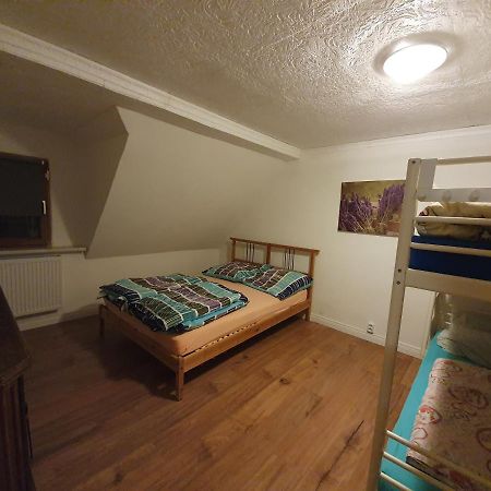 Dachgeschosswohnung In Neumuenster 2 Zimmer エクステリア 写真