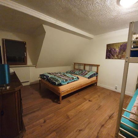 Dachgeschosswohnung In Neumuenster 2 Zimmer エクステリア 写真