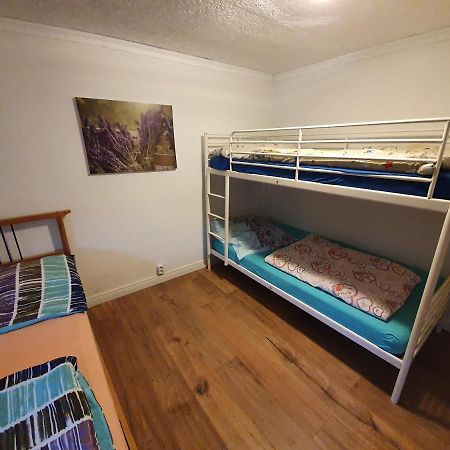 Dachgeschosswohnung In Neumuenster 2 Zimmer エクステリア 写真
