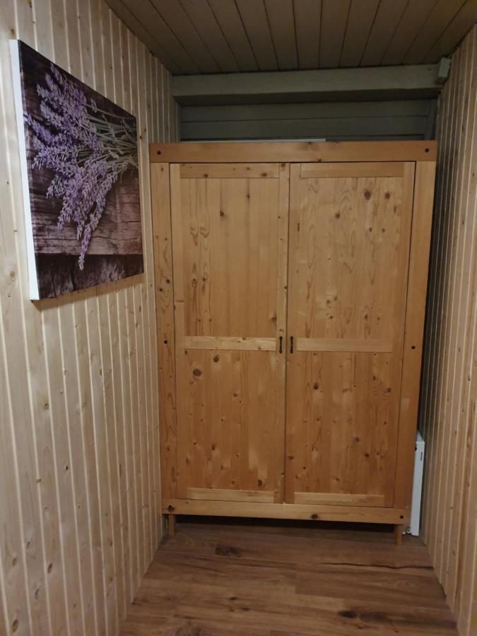 Dachgeschosswohnung In Neumuenster 2 Zimmer エクステリア 写真