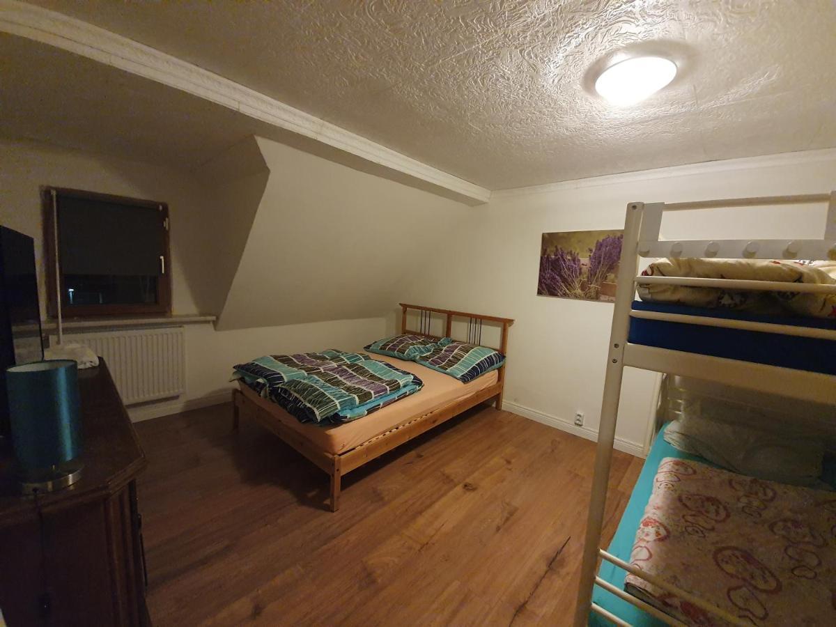 Dachgeschosswohnung In Neumuenster 2 Zimmer エクステリア 写真