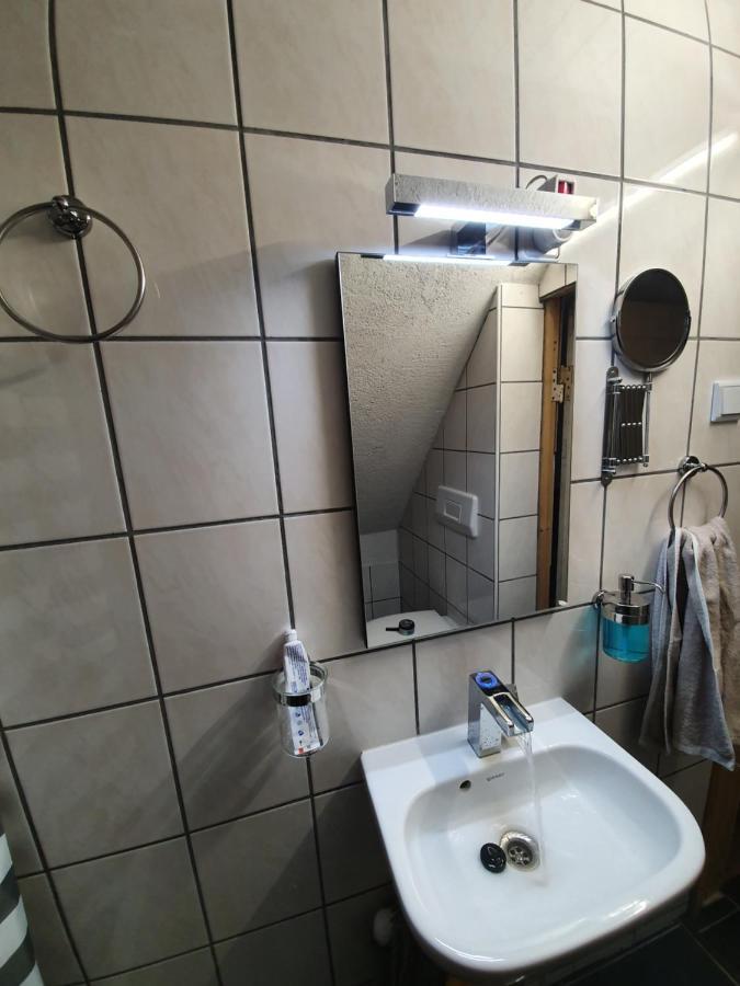 Dachgeschosswohnung In Neumuenster 2 Zimmer エクステリア 写真