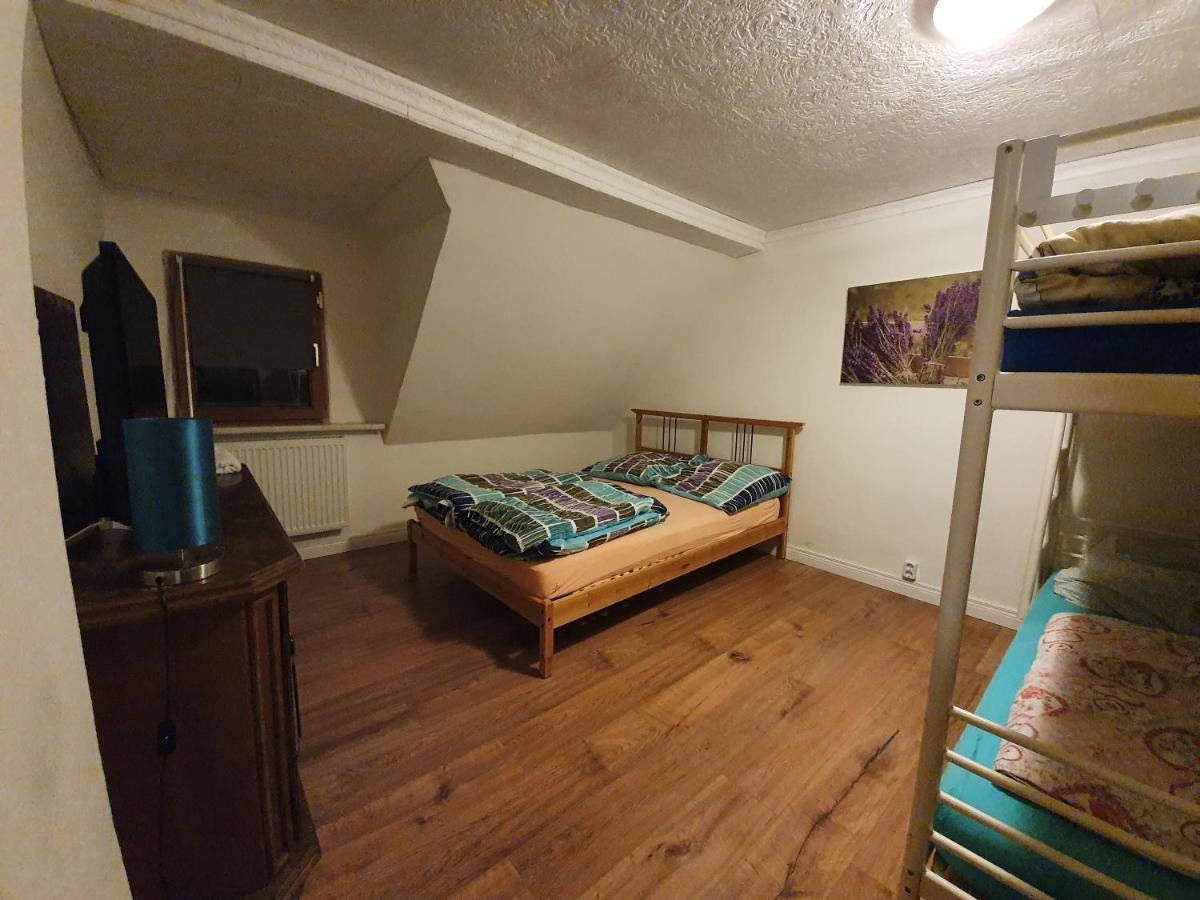 Dachgeschosswohnung In Neumuenster 2 Zimmer エクステリア 写真