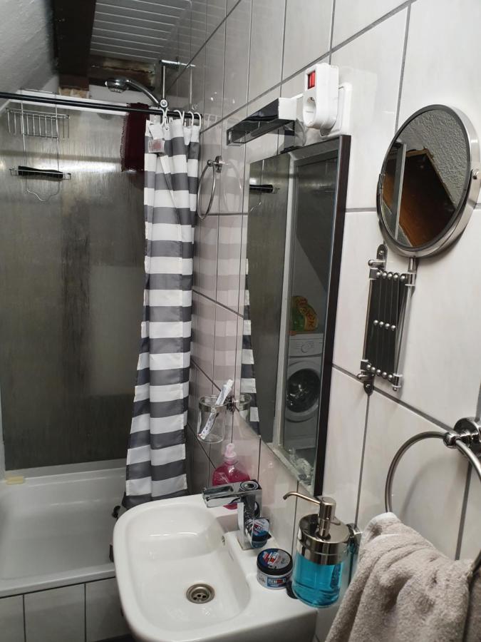 Dachgeschosswohnung In Neumuenster 2 Zimmer エクステリア 写真